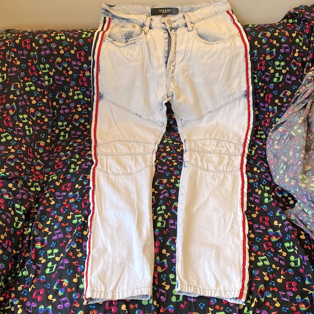 Reason Jean Size 34X32 but fits like a 32 on the skinny side, no defects/stains